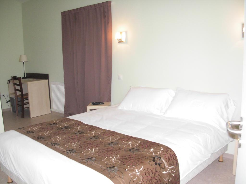 Logis Hotel Restaurant De La Dore Vertolaye Екстер'єр фото
