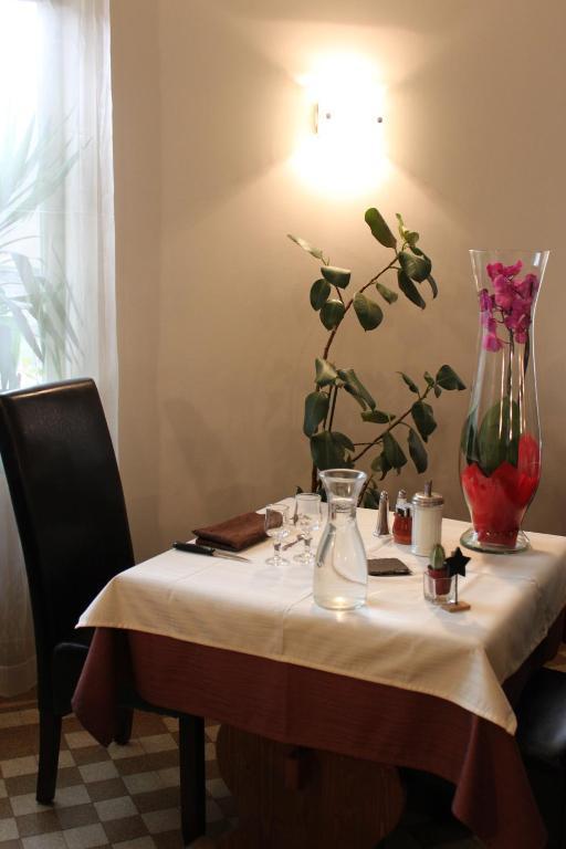 Logis Hotel Restaurant De La Dore Vertolaye Екстер'єр фото