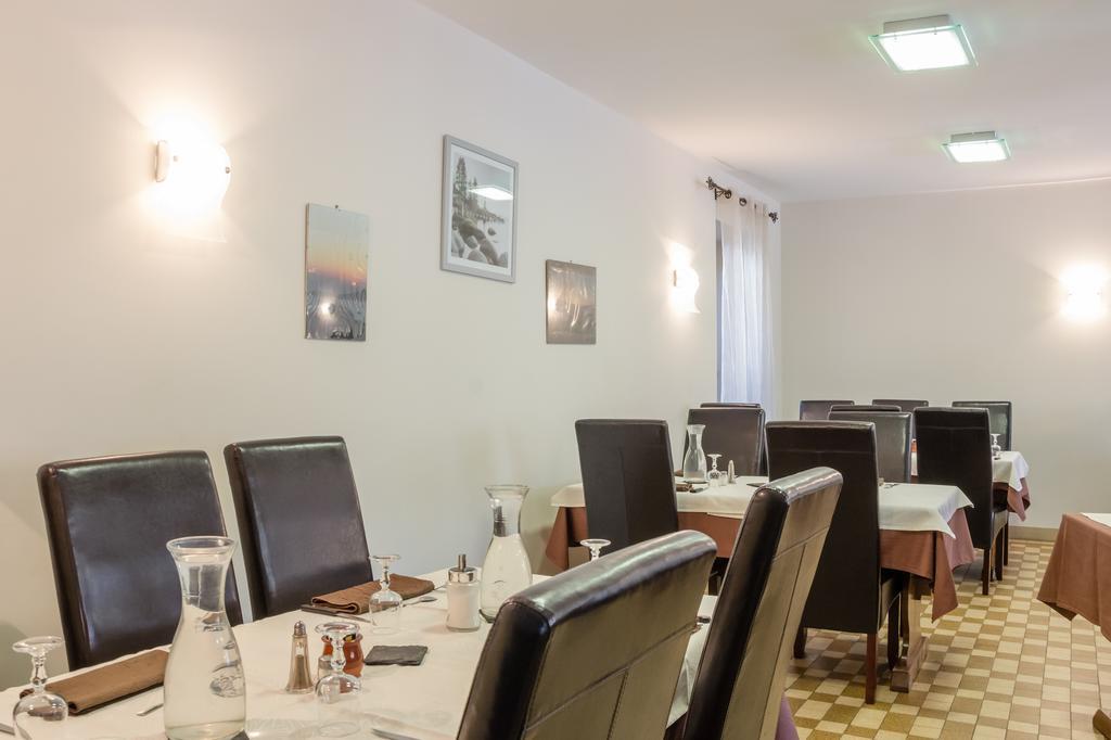 Logis Hotel Restaurant De La Dore Vertolaye Екстер'єр фото