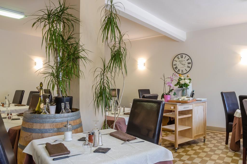 Logis Hotel Restaurant De La Dore Vertolaye Екстер'єр фото