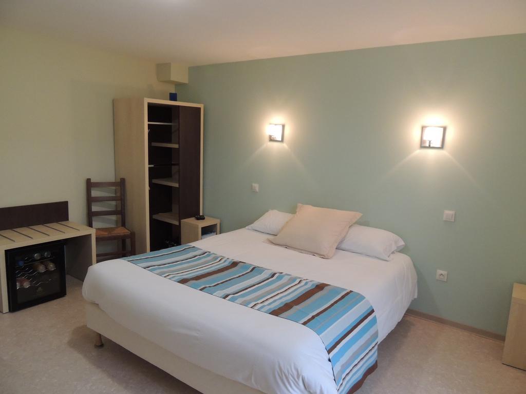 Logis Hotel Restaurant De La Dore Vertolaye Екстер'єр фото