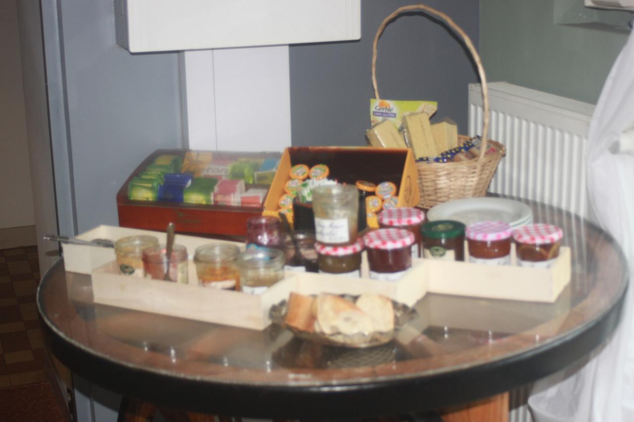 Logis Hotel Restaurant De La Dore Vertolaye Екстер'єр фото