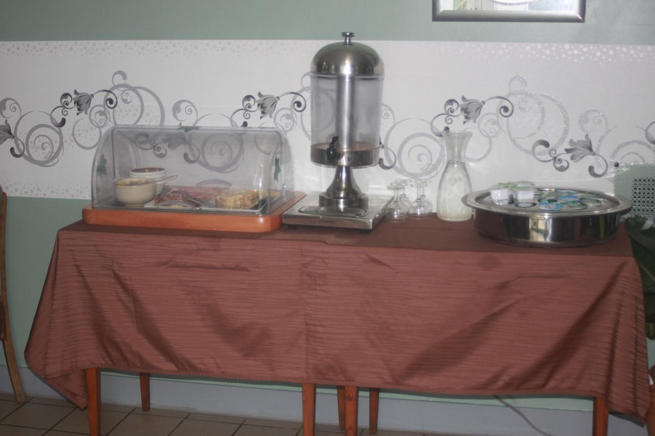 Logis Hotel Restaurant De La Dore Vertolaye Екстер'єр фото