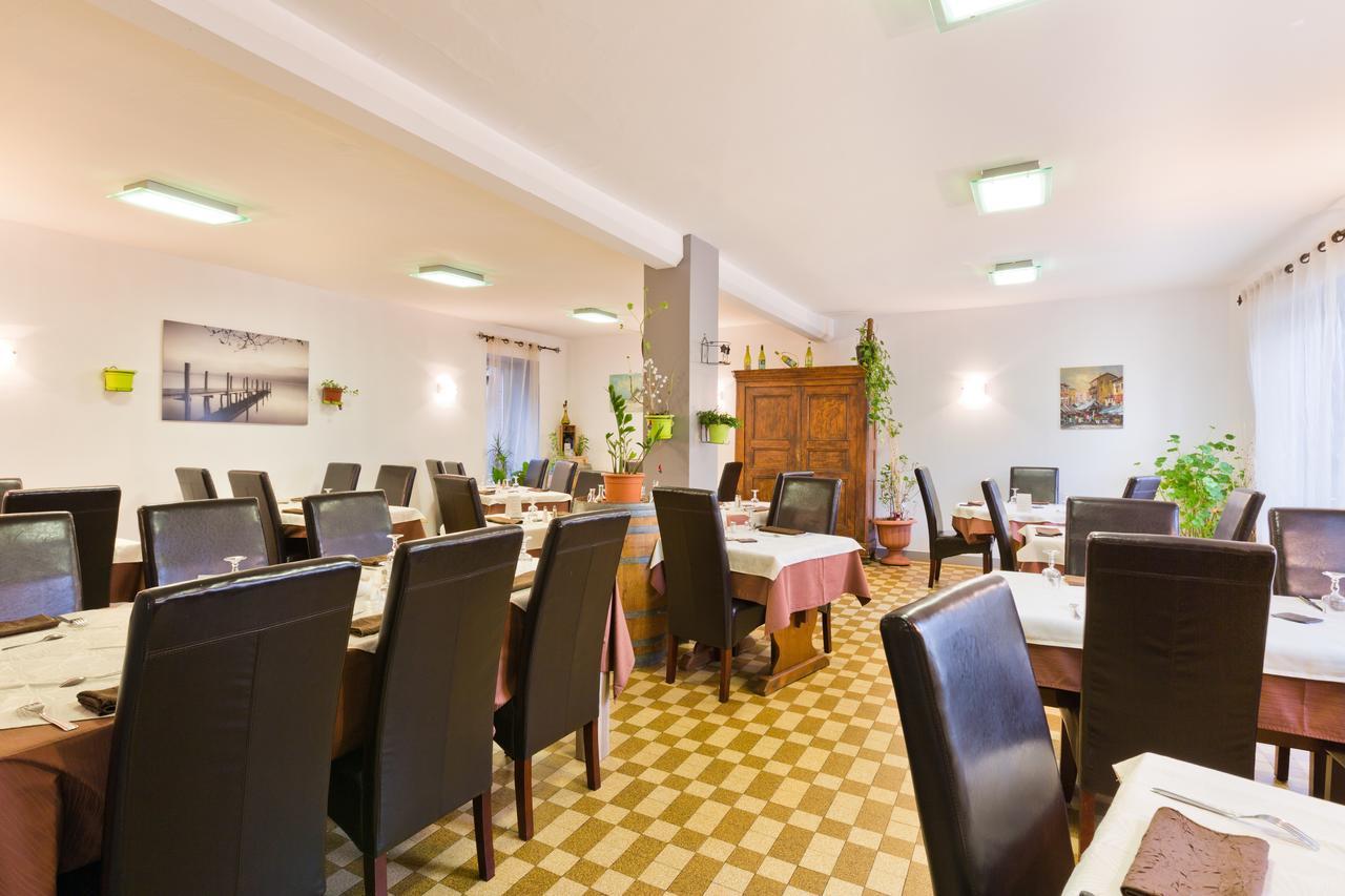 Logis Hotel Restaurant De La Dore Vertolaye Екстер'єр фото